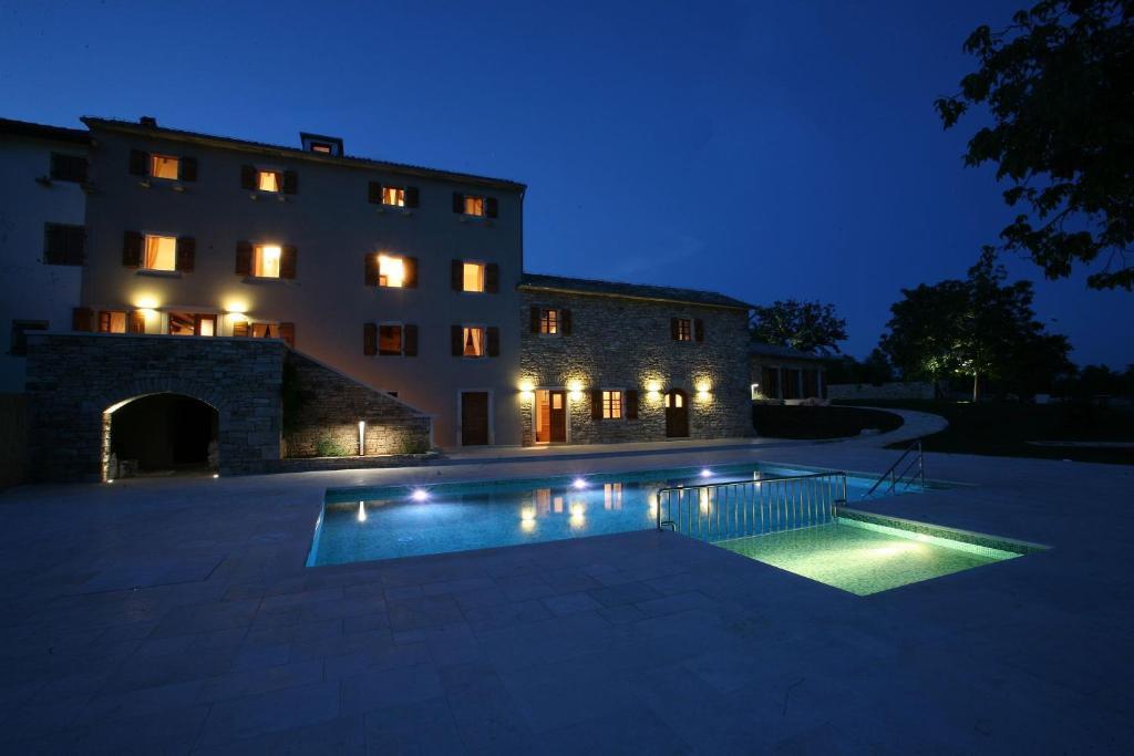 Villa Poropati, Groznjan, Istria - Luxury Countryside Estate For Up To 19 Persons - Large Pool Of 80M2 With Kids Section Pokój zdjęcie