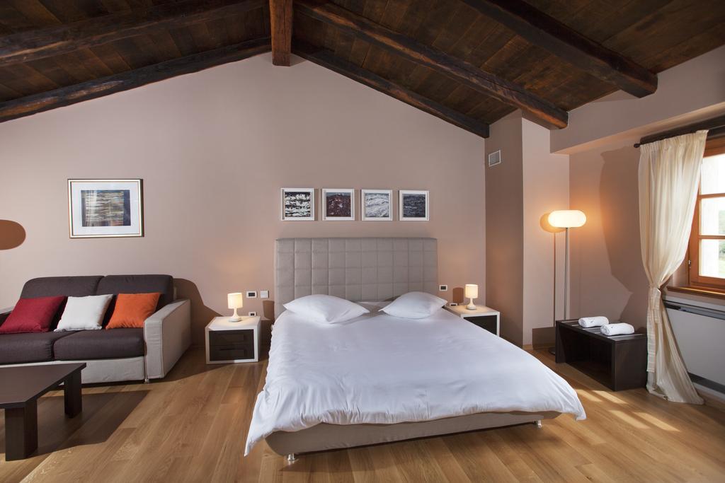 Villa Poropati, Groznjan, Istria - Luxury Countryside Estate For Up To 19 Persons - Large Pool Of 80M2 With Kids Section Zewnętrze zdjęcie