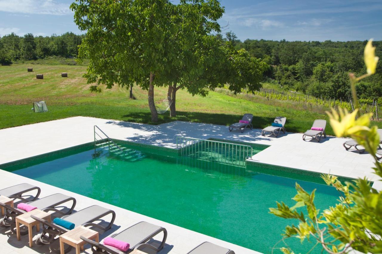 Villa Poropati, Groznjan, Istria - Luxury Countryside Estate For Up To 19 Persons - Large Pool Of 80M2 With Kids Section Zewnętrze zdjęcie