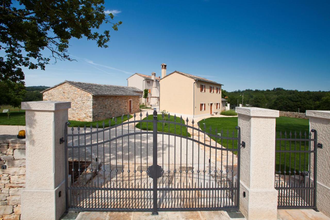 Villa Poropati, Groznjan, Istria - Luxury Countryside Estate For Up To 19 Persons - Large Pool Of 80M2 With Kids Section Zewnętrze zdjęcie