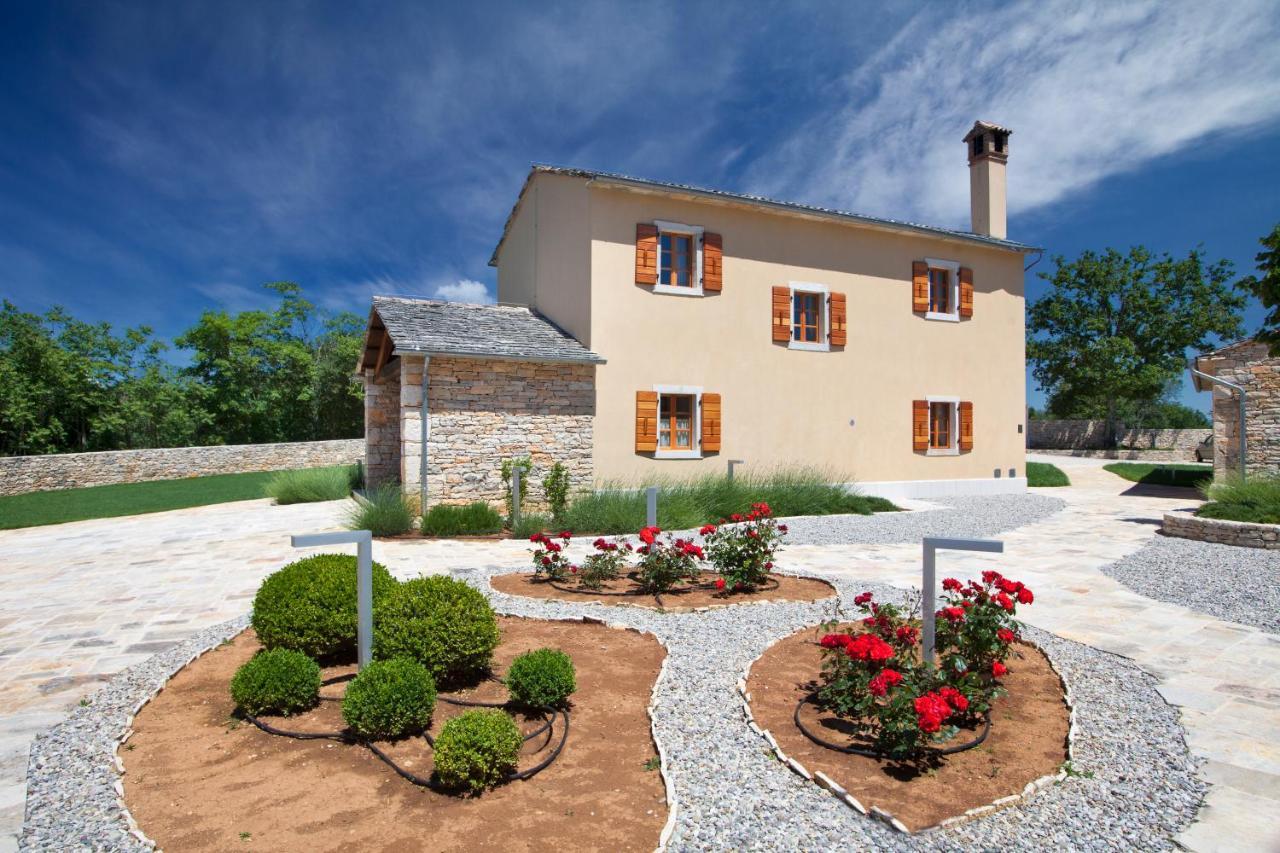 Villa Poropati, Groznjan, Istria - Luxury Countryside Estate For Up To 19 Persons - Large Pool Of 80M2 With Kids Section Zewnętrze zdjęcie